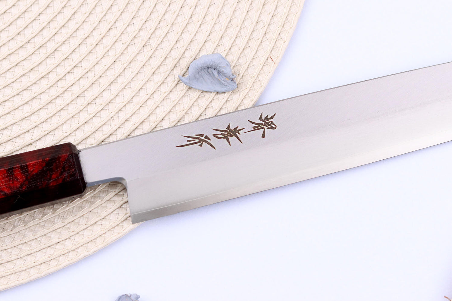 Couteau yanagiba japonais 27cm Sakai Takayuki Nanairo manche en résine laqué rouge