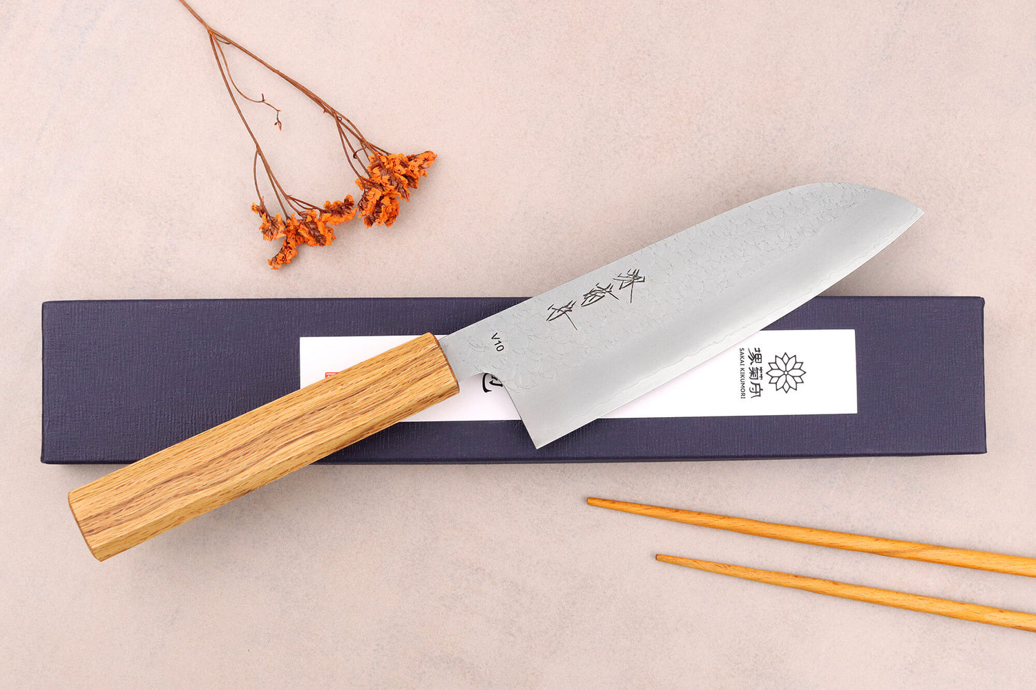Couteau santoku 16,5cm japonais artisanal Sakai Kikumori TS10 en chêne