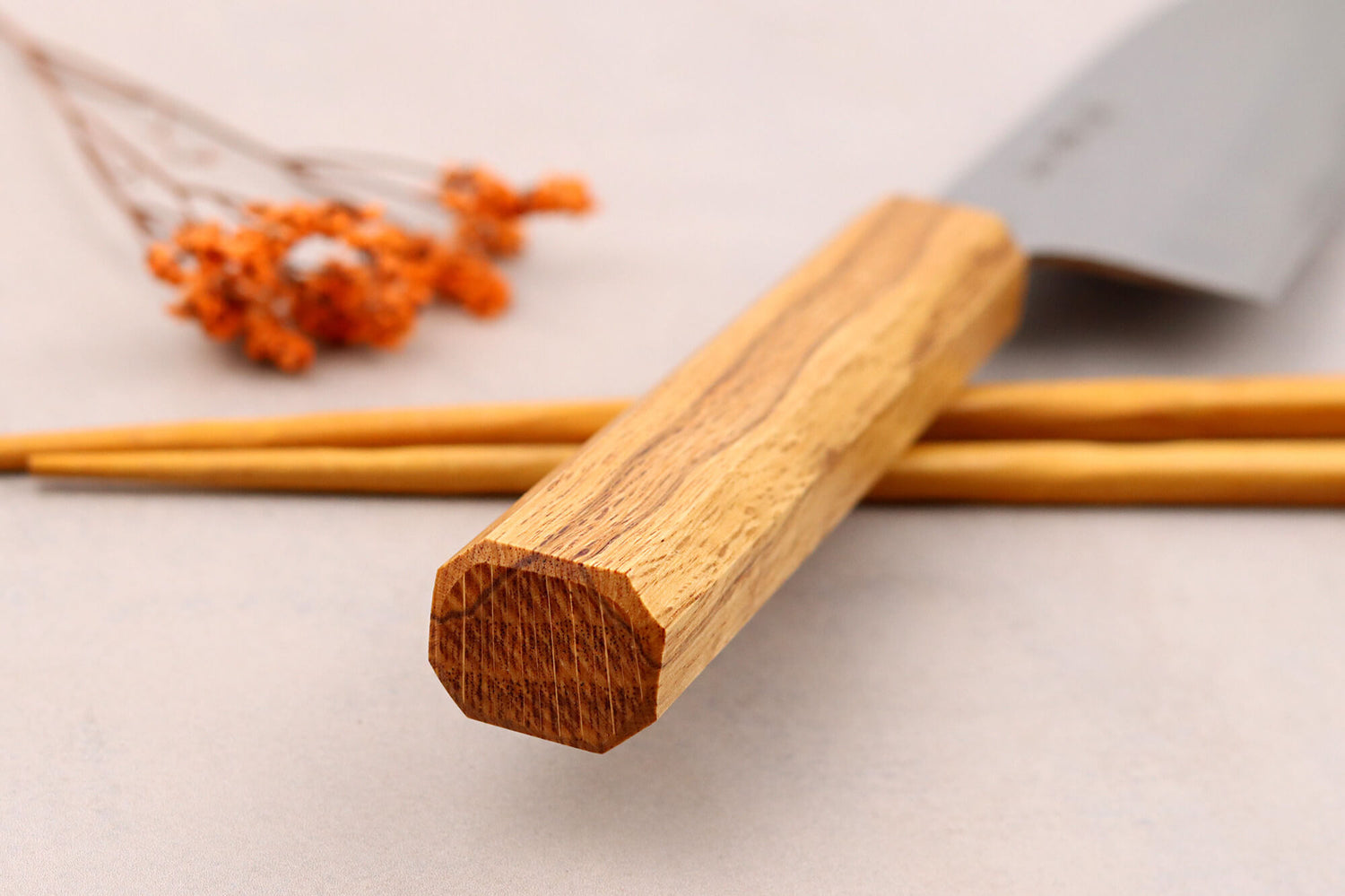 Couteau santoku 16,5cm japonais artisanal Sakai Kikumori TS10 en chêne