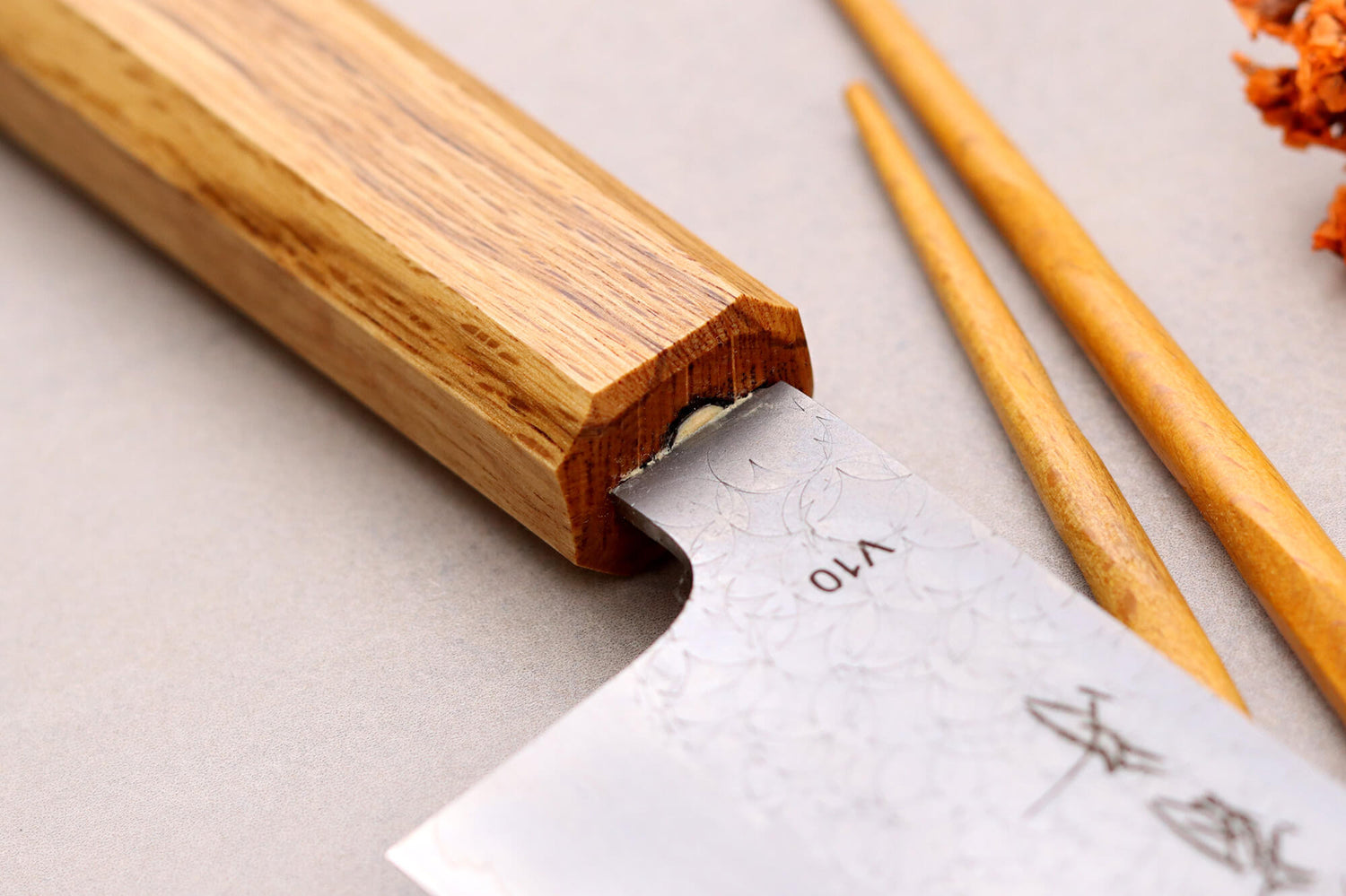 Couteau santoku 16,5cm japonais artisanal Sakai Kikumori TS10 en chêne