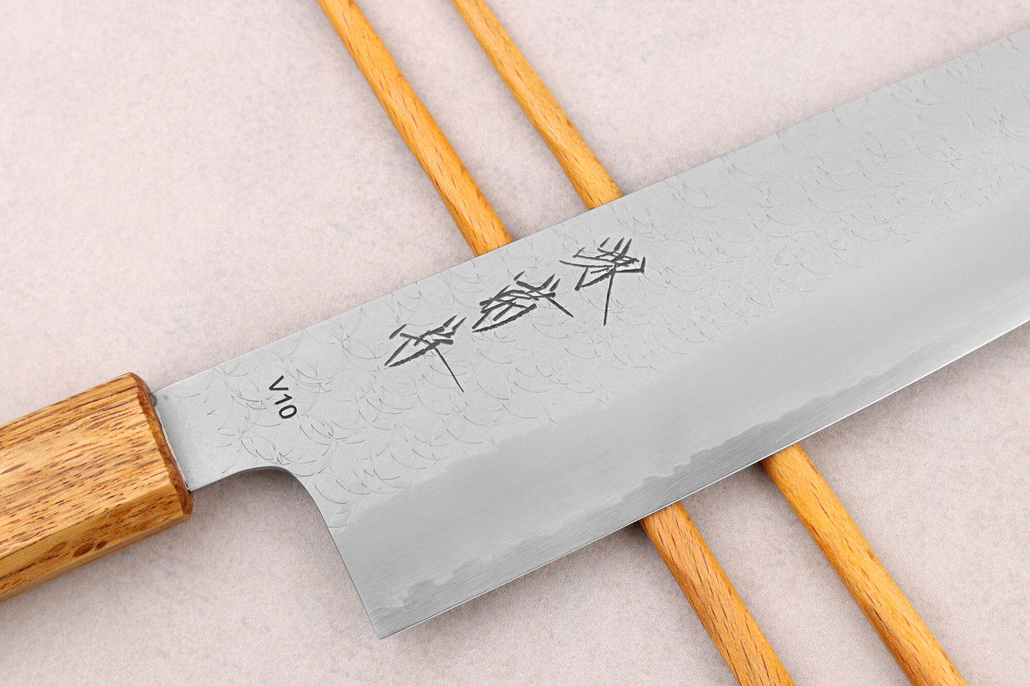 Couteau de chef 21cm japonais artisanal Sakai Kikumori TS10 en chêne