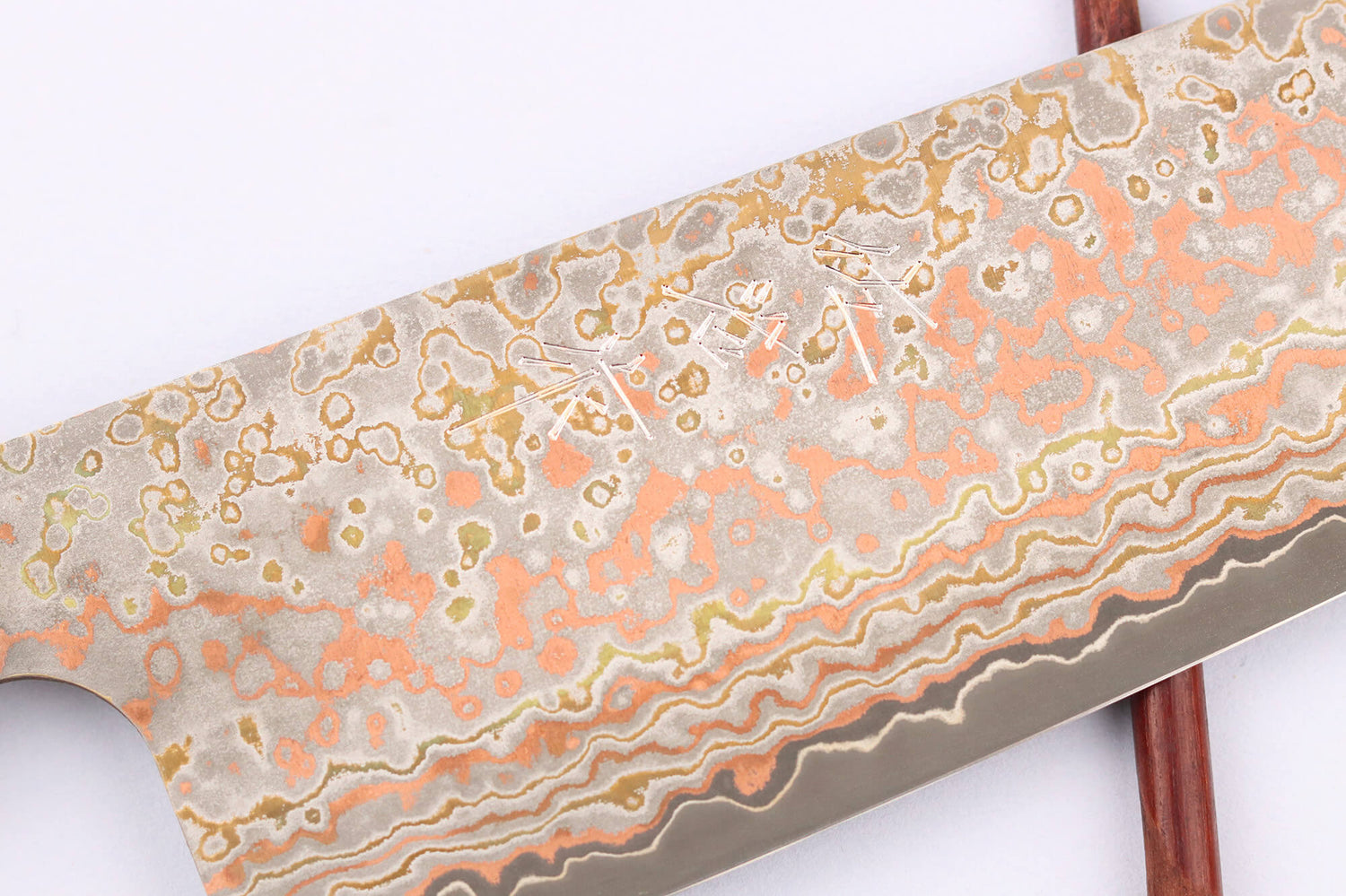 Couteau santoku 16,5cm japonais artisanal Takeshi Saji VG10 Rainbow Nashiji