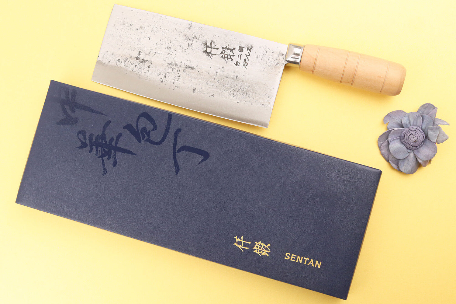Couteau de chef chinois artisanal japonais 17cm Hatsukokoro Sentan Migaki en érable