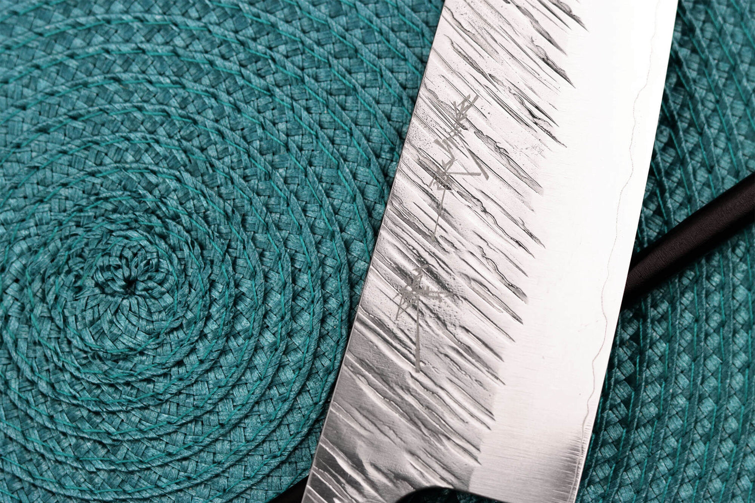 Couteau santoku japonais artisanal Yu Kurosaki Fujin 16,5cm SG2 turquoise