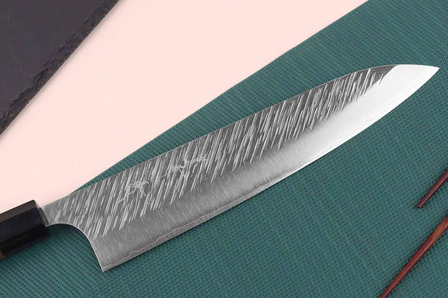 Couteau de chef japonais artisanal Yu Kurosaki Fujin 24cm SG2