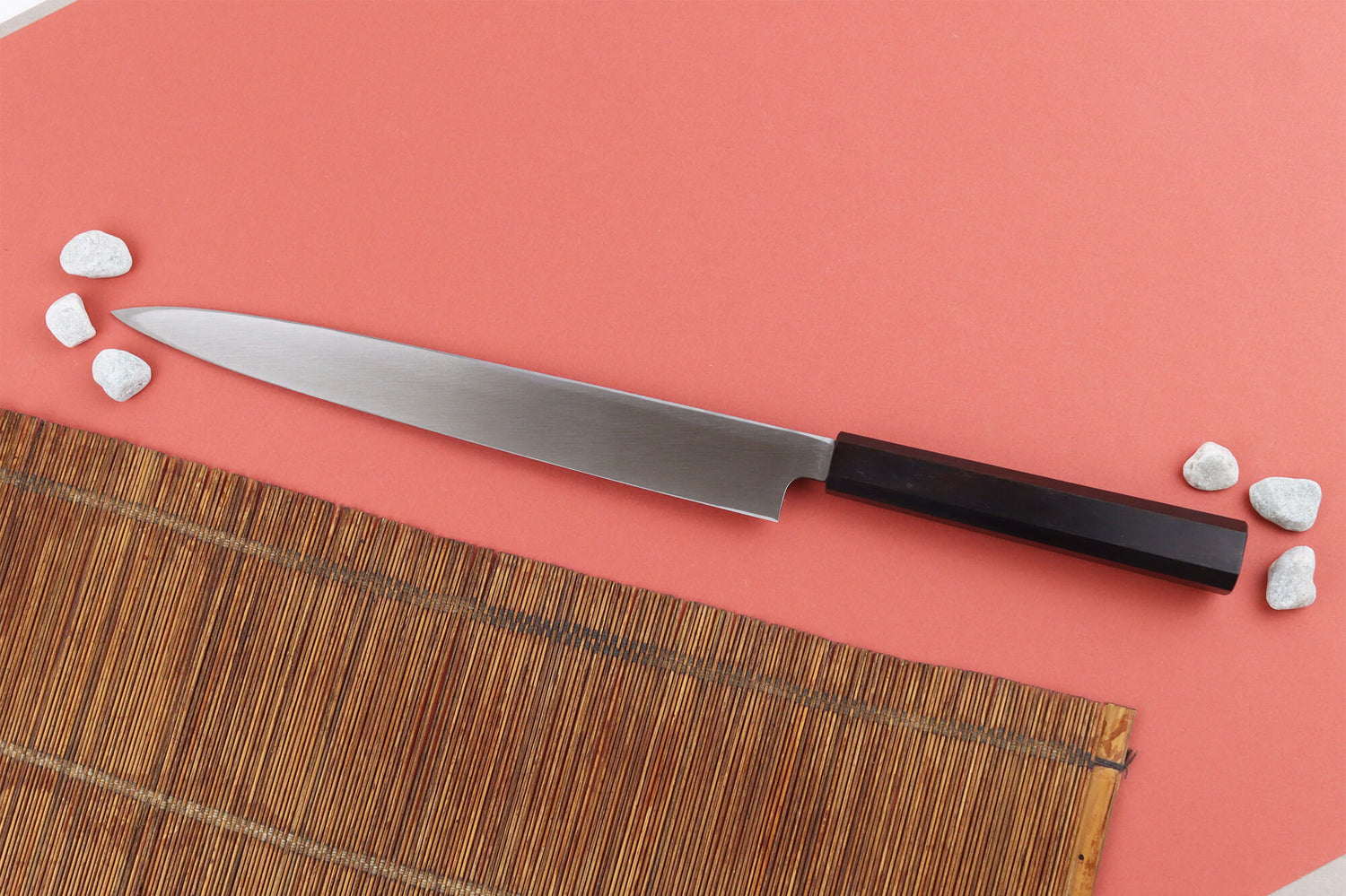 Couteau yanagiba 26cm japonais artisanal Hatsukokoro Shirasagi manche en ébène