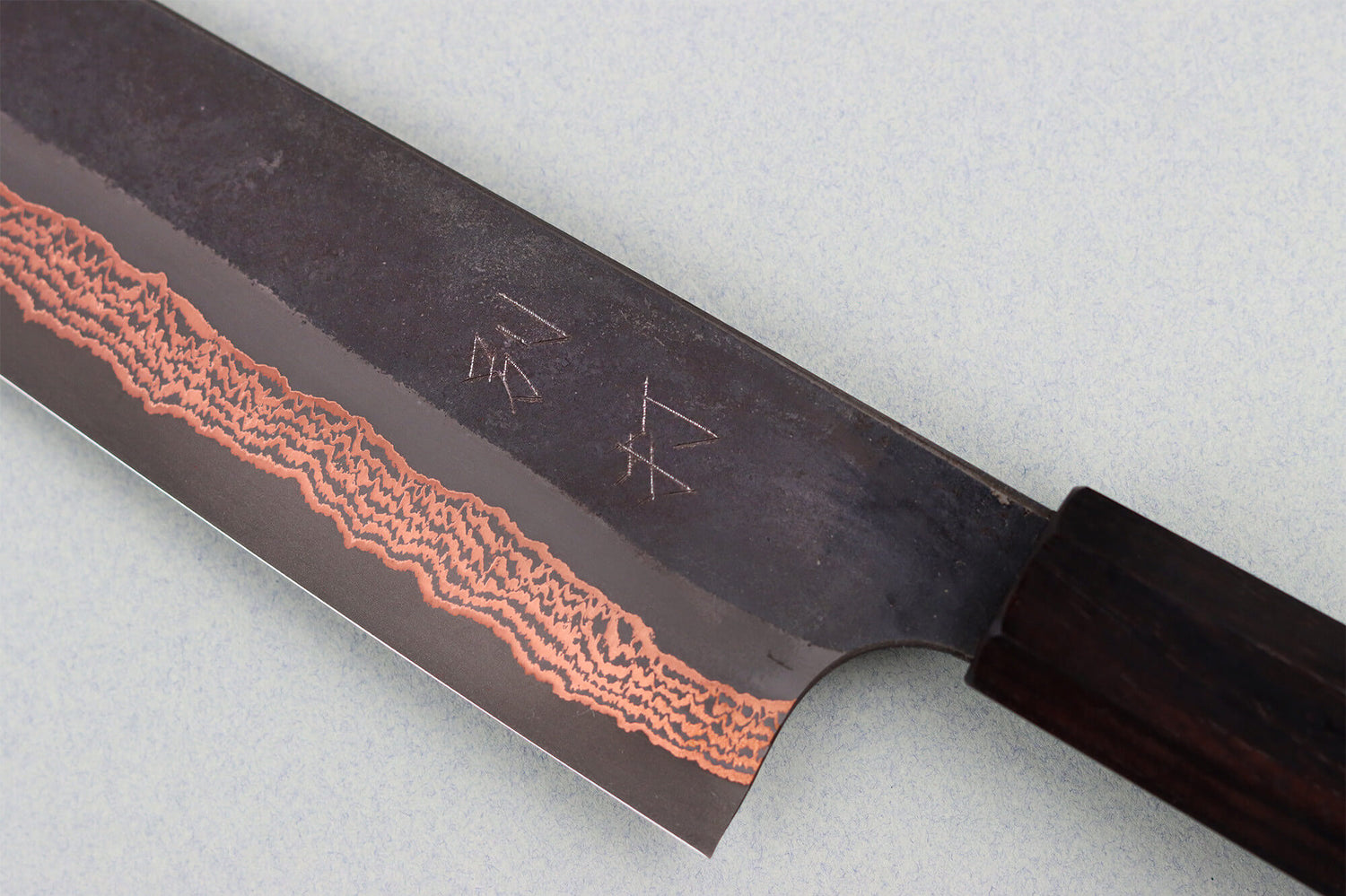 Couteau de chef 23cm japonais artisanal Hatsukokoro Yorokobi Kurouchi Damas