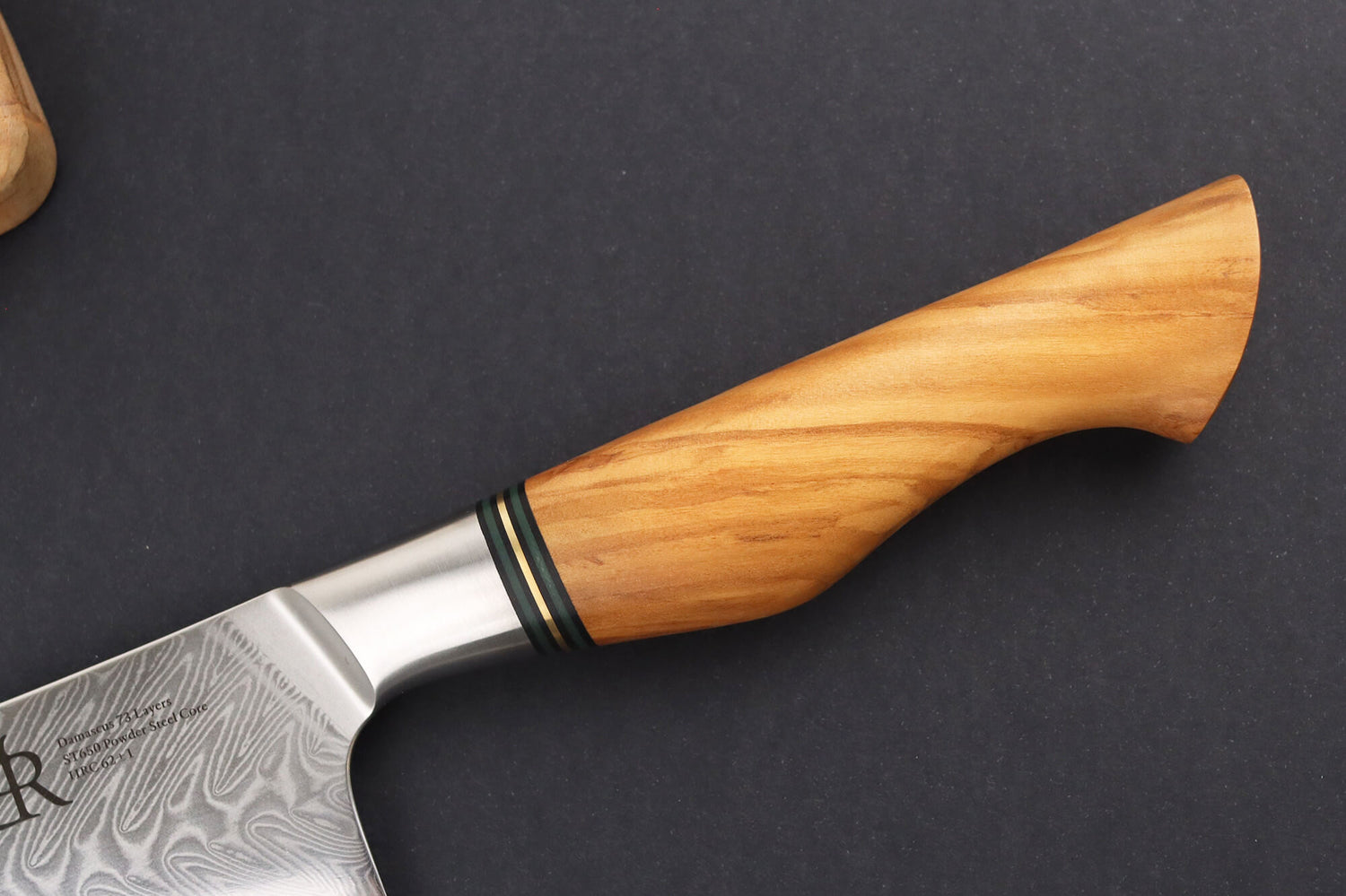 Couteau de chef 21cm Ryda Knives ST650 Damas et manche en olivier