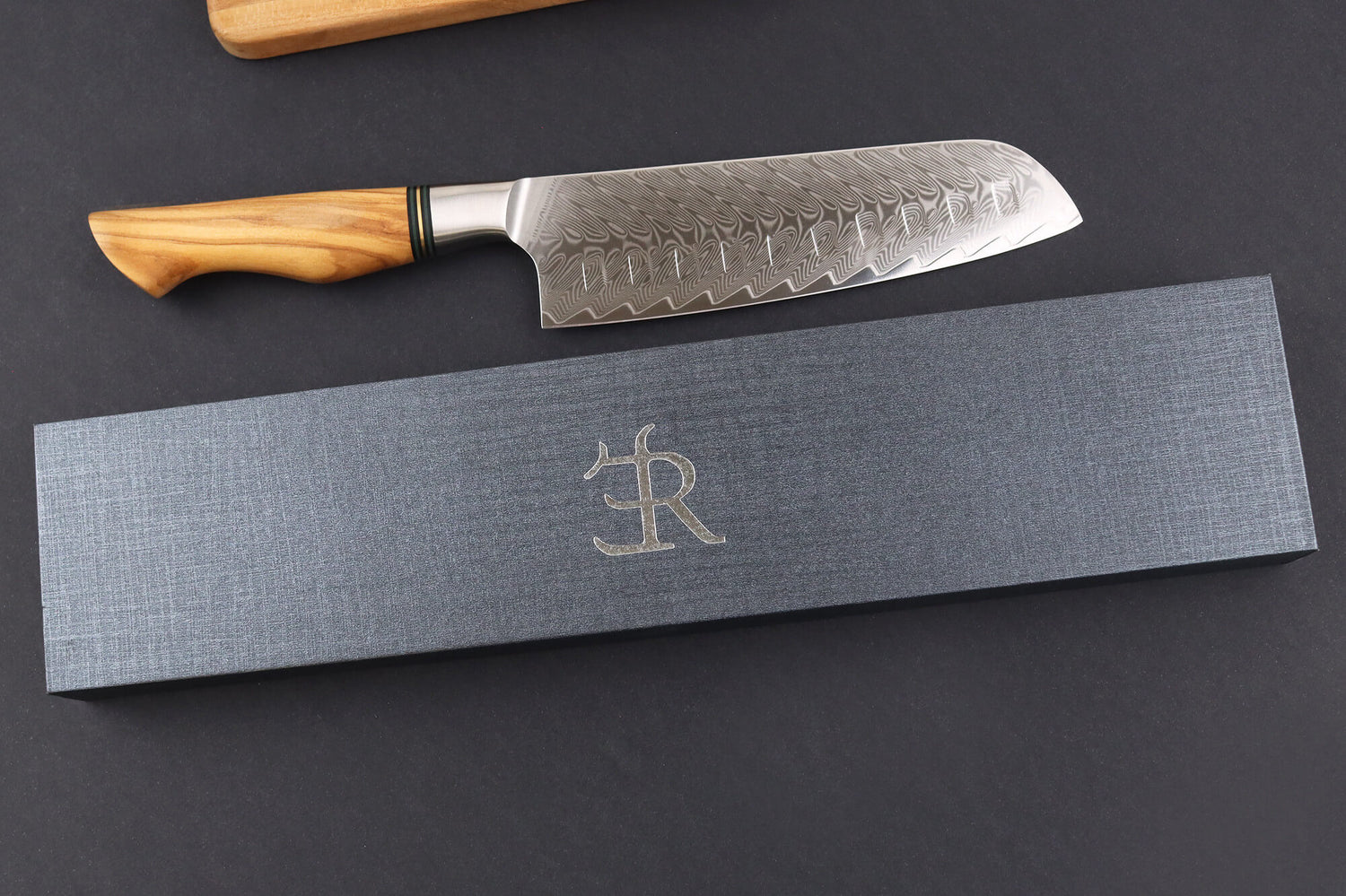 Couteau santoku alvéolé 18cm Ryda Knives ST650 Damas et manche en olivier