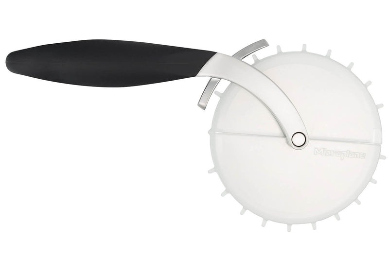 Roulette à pizza Microplane à double tranchant avec pique-pâte amovible