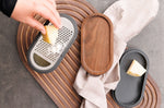 Râpe Microplane 3-en-1 noire avec boîte de conservation et double couvercle