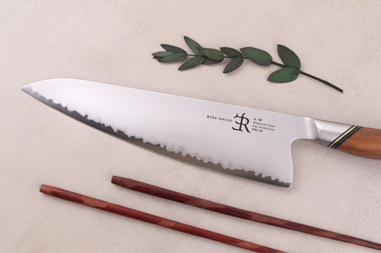 Couteau de chef 20,5cm Ryda Knives A-30 San Maï et manche en noyer