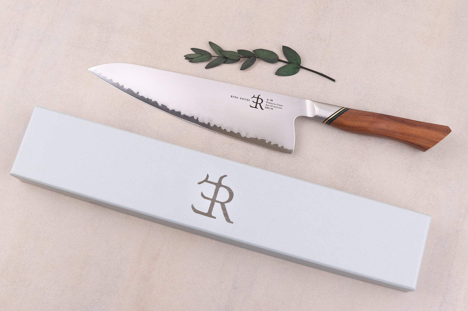 Couteau de chef 20,5cm Ryda Knives A-30 San Maï et manche en noyer