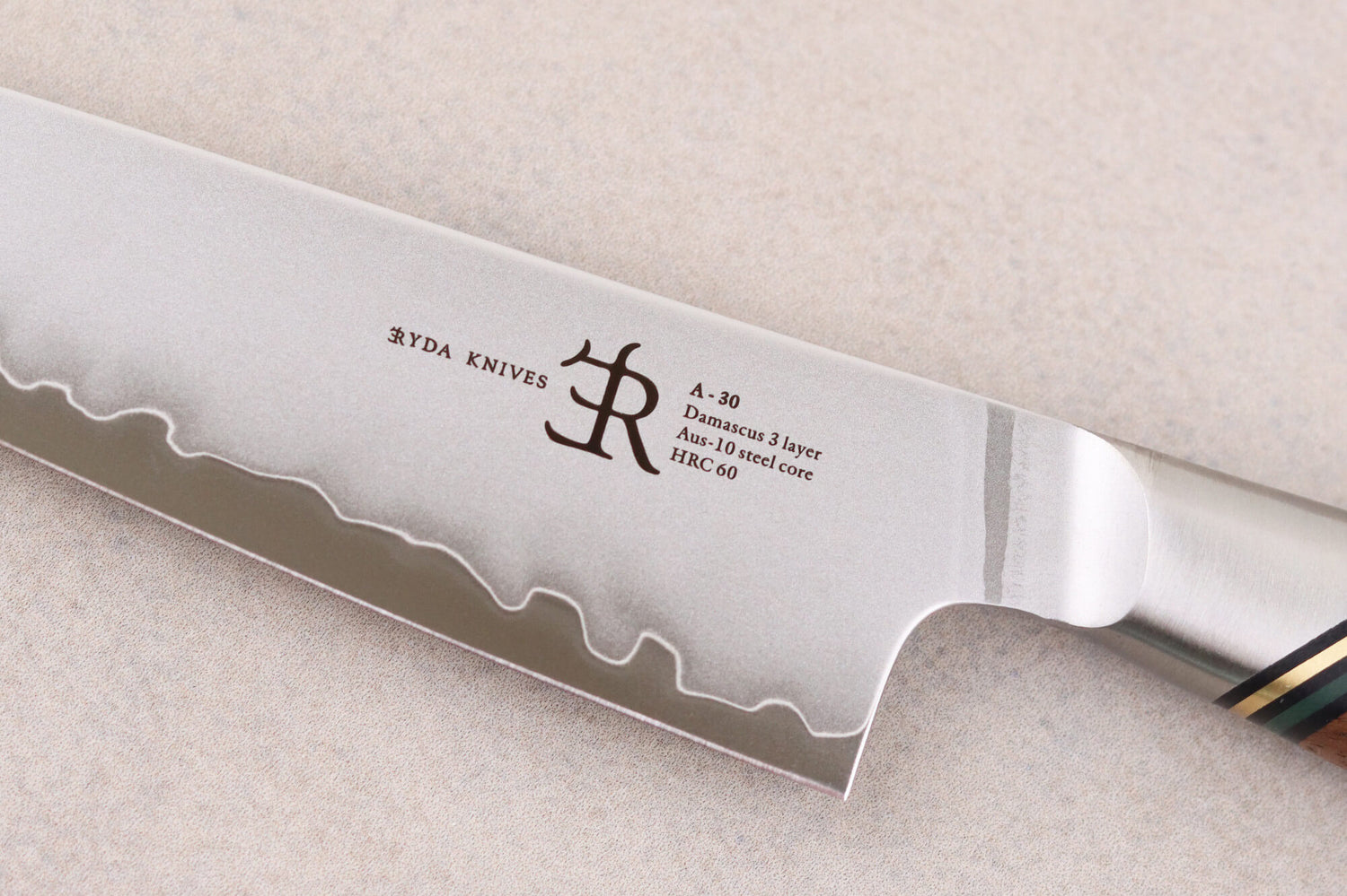 Couteau universel 13cm Ryda Knives A-30 San Maï et manche en noyer