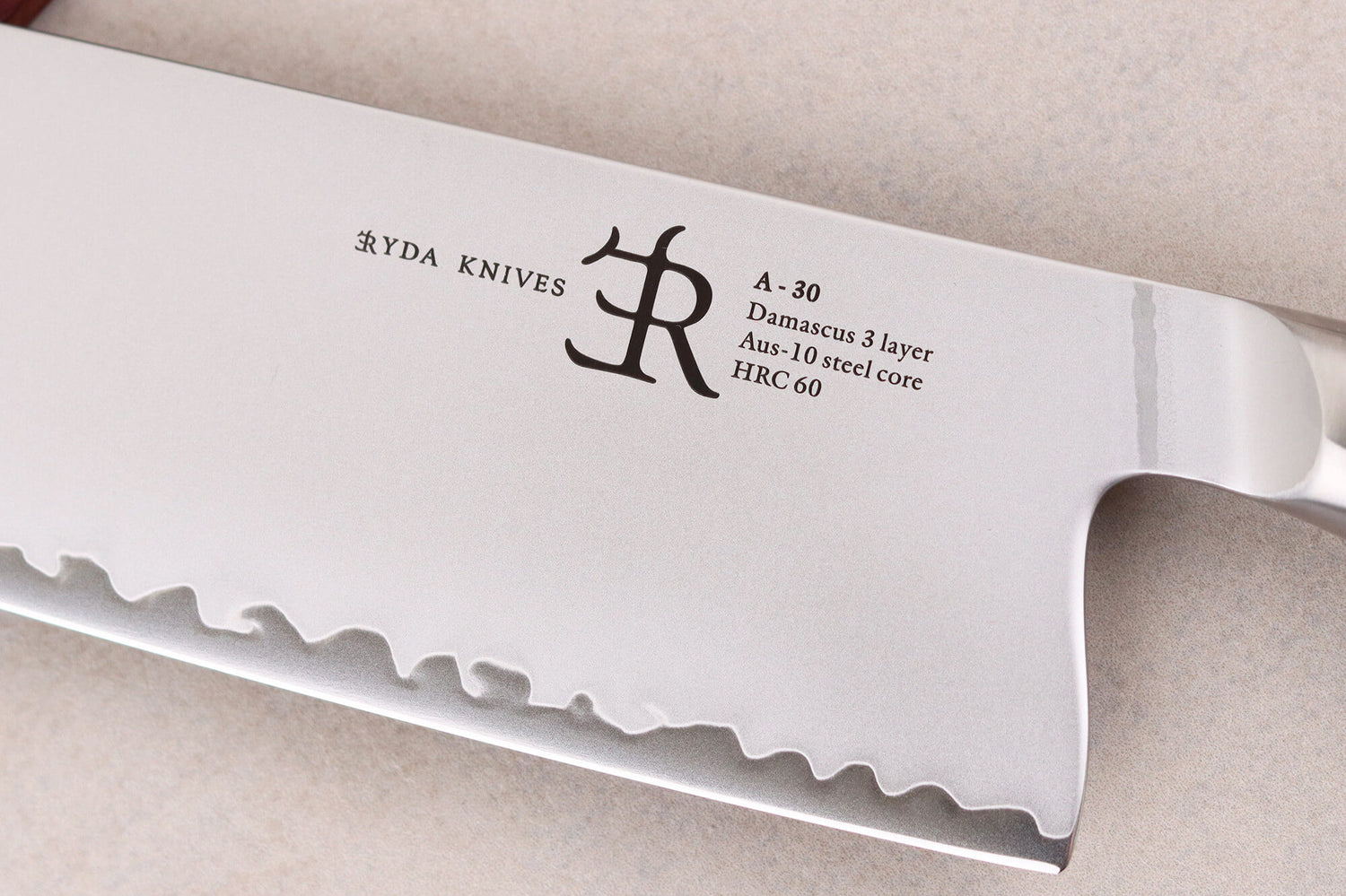 Couteau nakiri 18cm Ryda Knives A-30 San Maï et manche en noyer