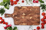 Planche à découper Wusaki en bois d'acacia damier avec poignée 41 x 22 x 2cm