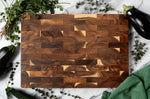 Billot de cuisine Wusaki en bois d'acacia damier 43 x 30,5 x 3,5cm
