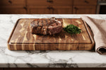 Planche à découper Wusaki bois d'acacia damier pieds antidérapants 35 x 25 x 2,5cm