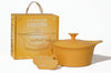 Coffret L'incroyable cocotte 24cm mangue avec poignée et maniques incluses - Édition limitée 2026