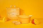 Coffret L'incroyable cocotte 24cm mangue avec poignée et maniques incluses - Édition limitée 2026