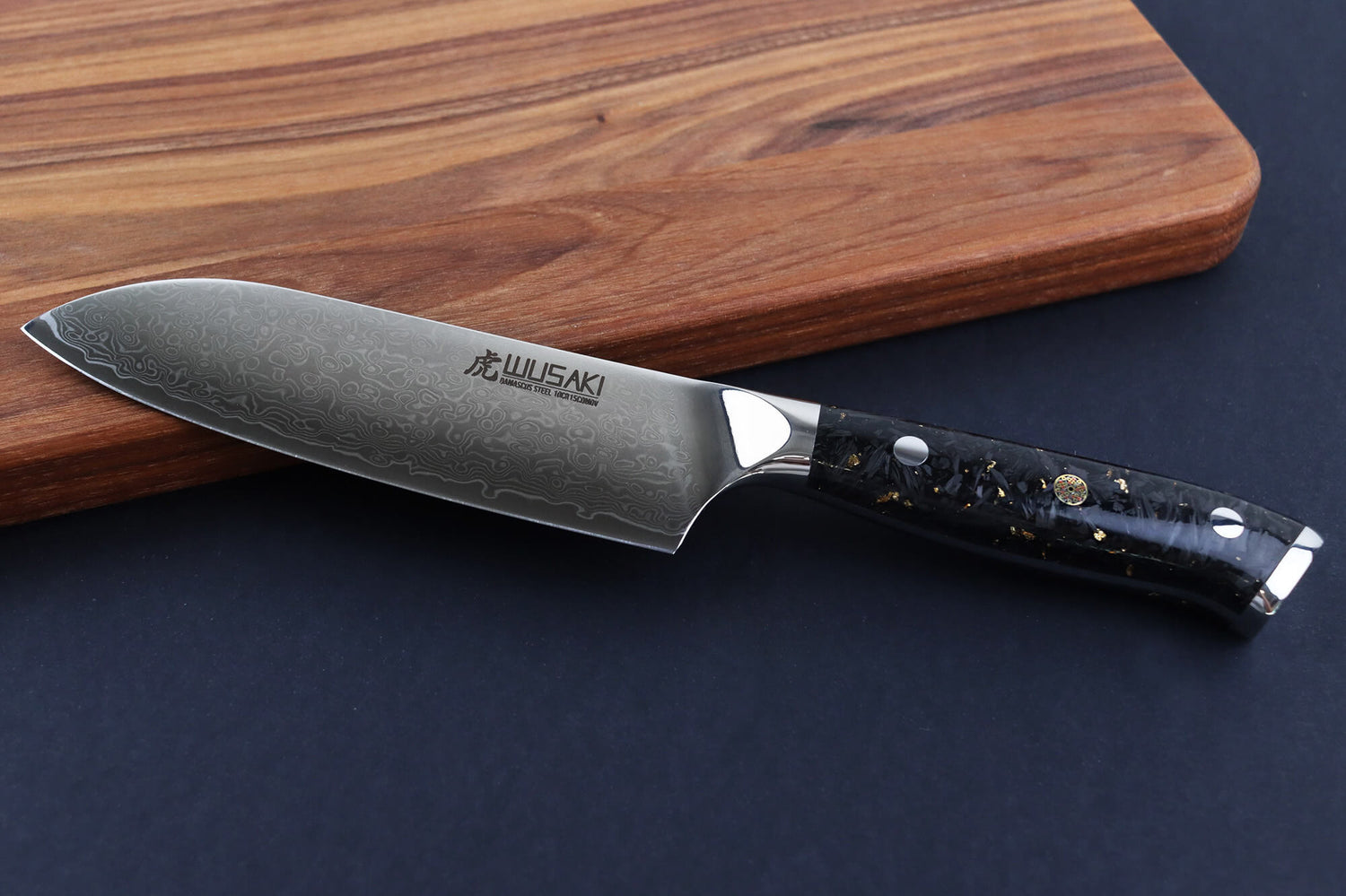 Couteau ko-santoku Wusaki Sakin Damas 10Cr 13cm manche en fibre de carbone et feuille d'or