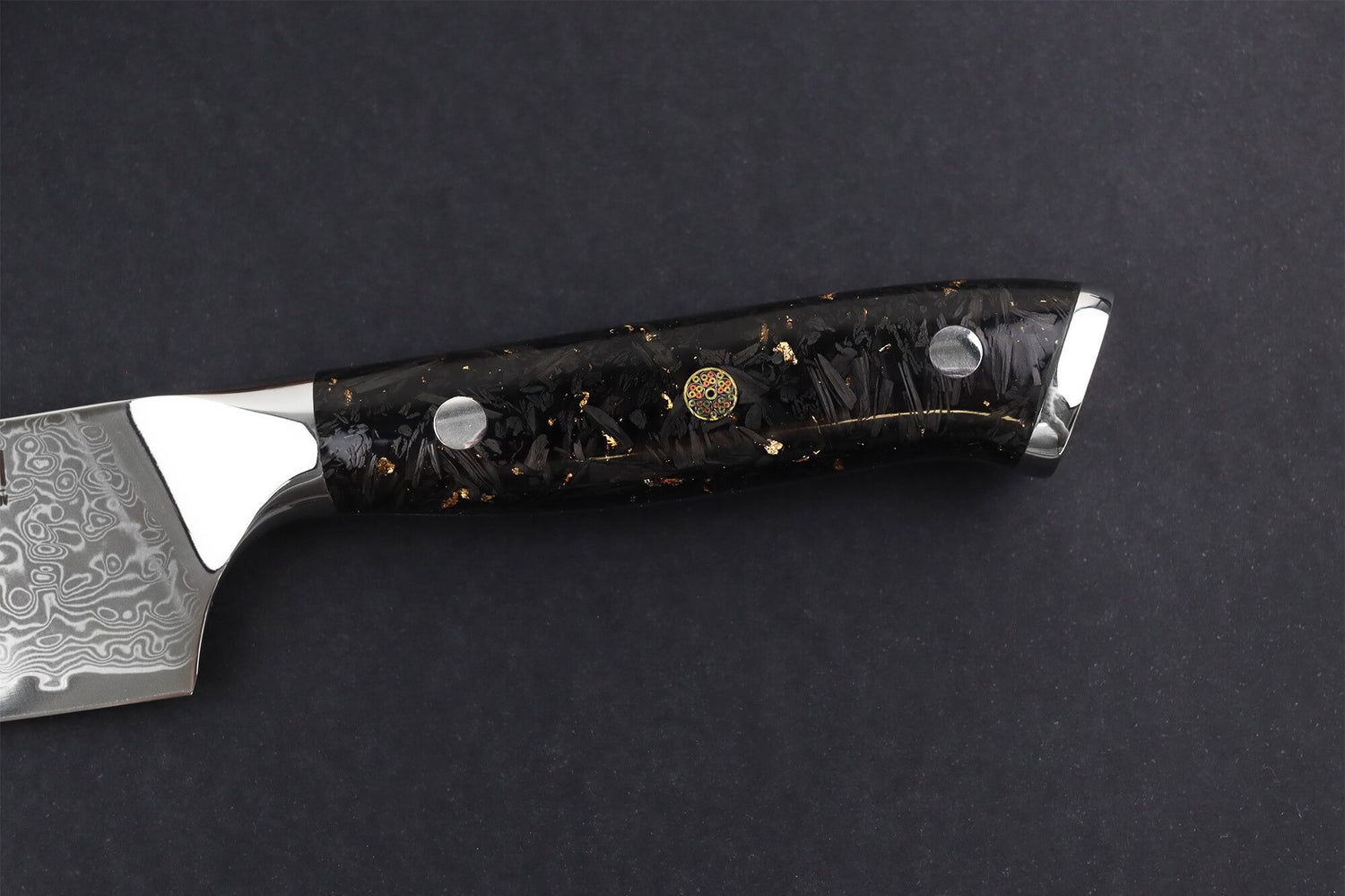 Couteau ko-santoku Wusaki Sakin Damas 10Cr 13cm manche en fibre de carbone et feuille d'or