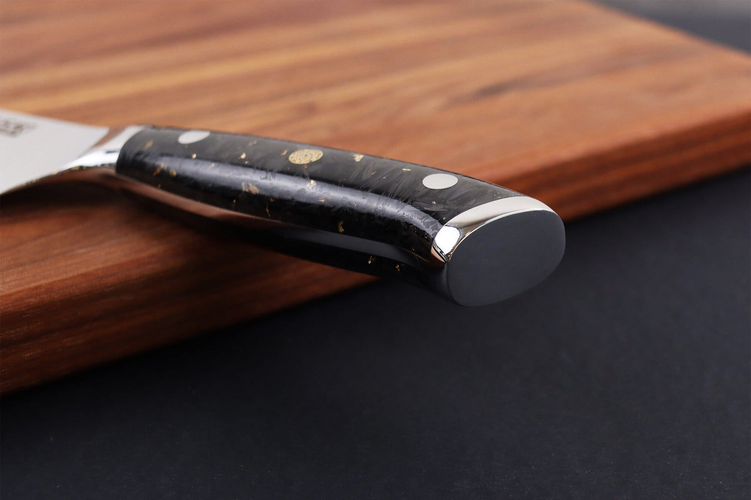 Couteau ko-santoku Wusaki Sakin Damas 10Cr 13cm manche en fibre de carbone et feuille d'or