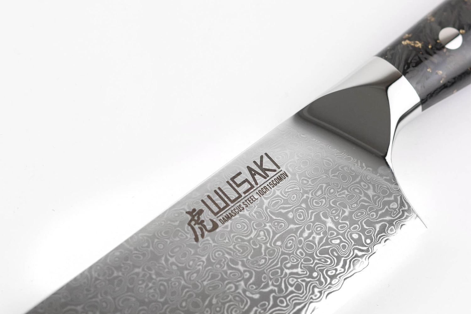 Couteau nakiri Wusaki Sakin Damas 10Cr 17cm manche en fibre de carbone et feuille d'or