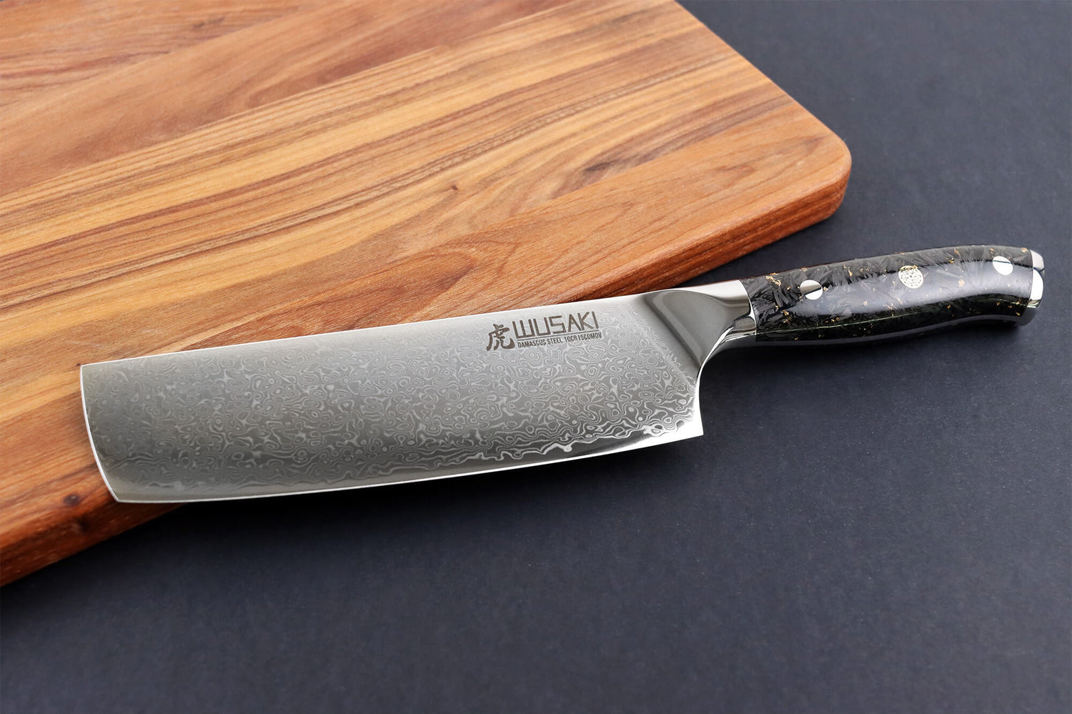 Couteau nakiri Wusaki Sakin Damas 10Cr 17cm manche en fibre de carbone et feuille d'or