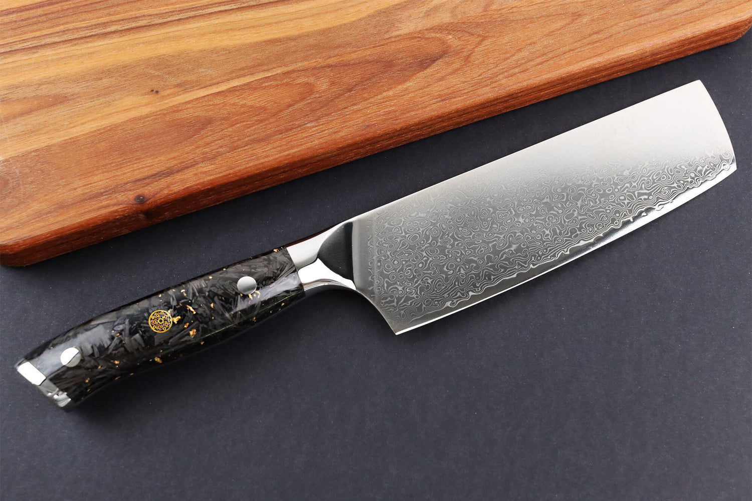 Couteau nakiri Wusaki Sakin Damas 10Cr 17cm manche en fibre de carbone et feuille d'or