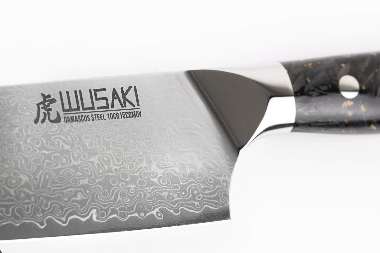Couteau kiritsuke Wusaki Sakin Damas 10Cr 20cm manche en fibre de carbone et feuille d'or