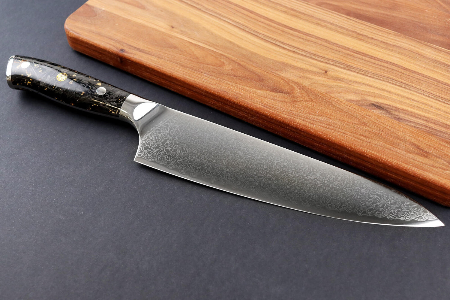 Couteau de chef Wusaki Sakin Damas 10Cr 20cm manche en fibre de carbone et feuille d'or