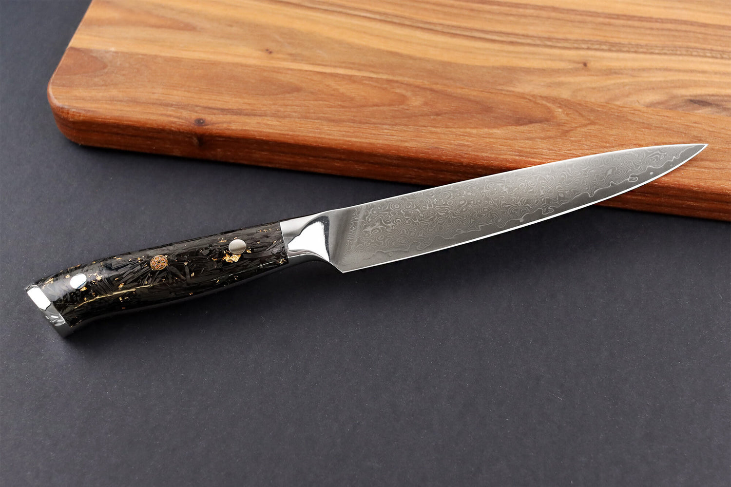 Couteau universel Wusaki Sakin Damas 10Cr 15cm manche en fibre de carbone et feuille d'or