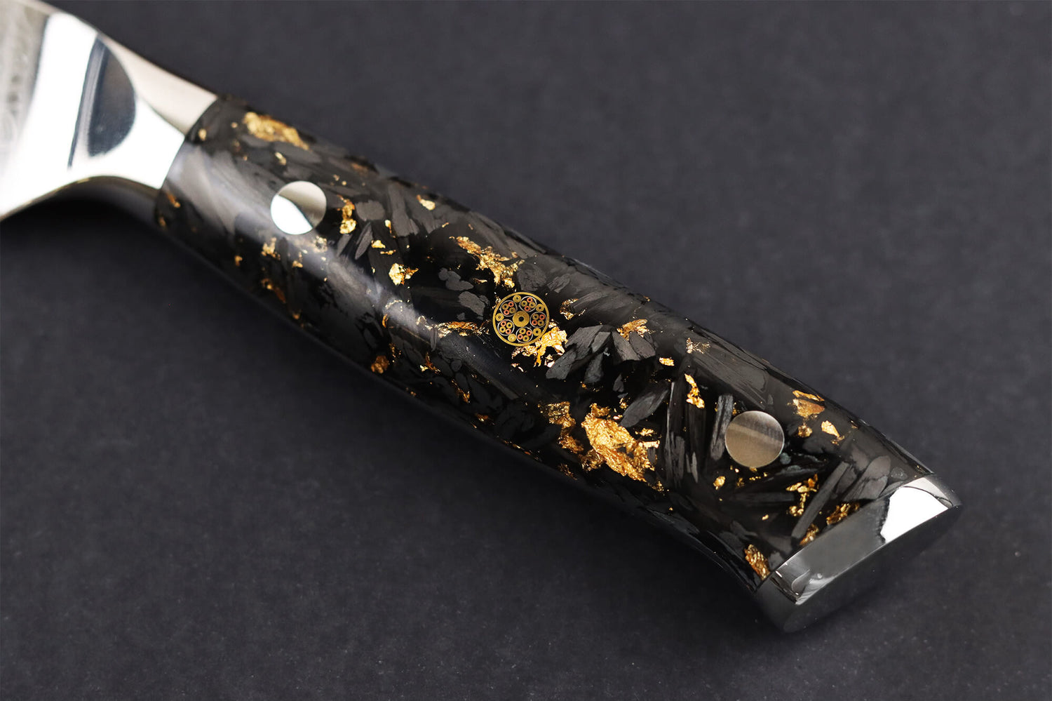 Couteau à steak Wusaki Sakin Damas 10Cr 13cm manche en fibre de carbone et feuille d'or