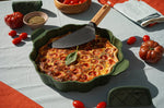 Plat à tarte Cookut Le Formidable avec coupe-tarte fougère