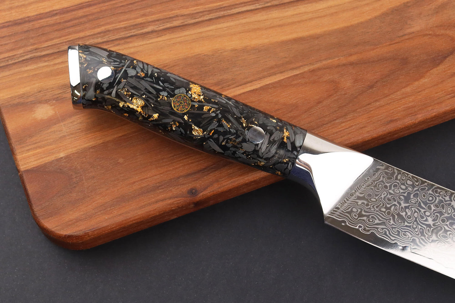 Couteau de boucher Wusaki Sakin Damas 10Cr 22cm manche en fibre de carbone et feuille d'or
