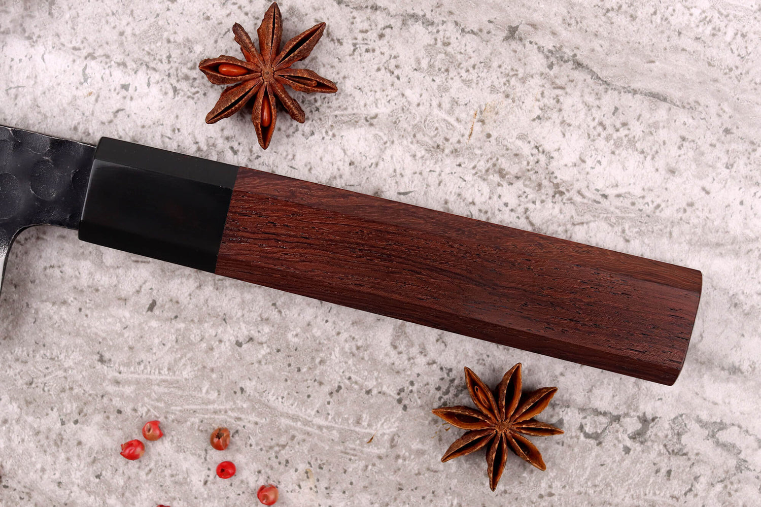 Couteau de chef Sayuto Séquoia San Mai martelé 21cm