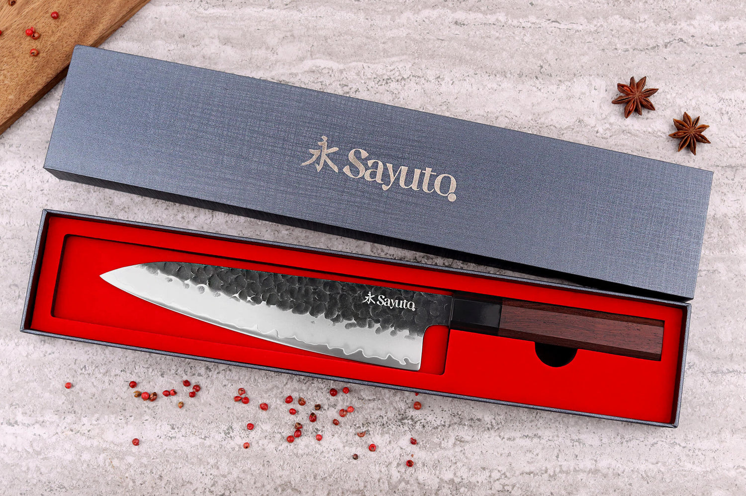 Couteau de chef Sayuto Séquoia San Mai martelé 21cm