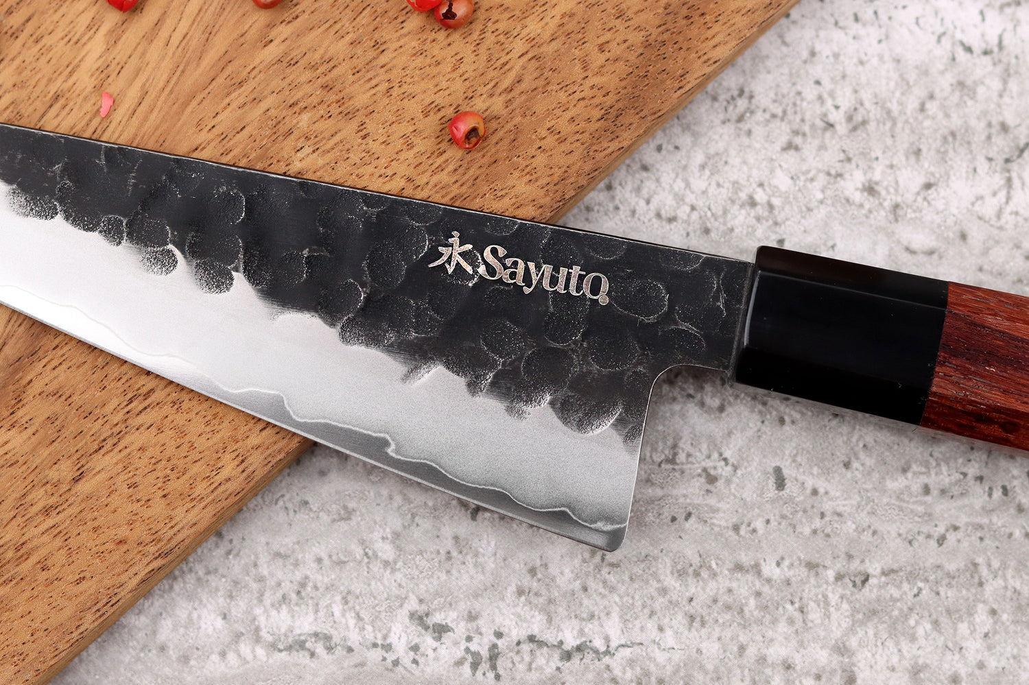 Couteau honesuki Sayuto Séquoia San Mai martelé 15cm