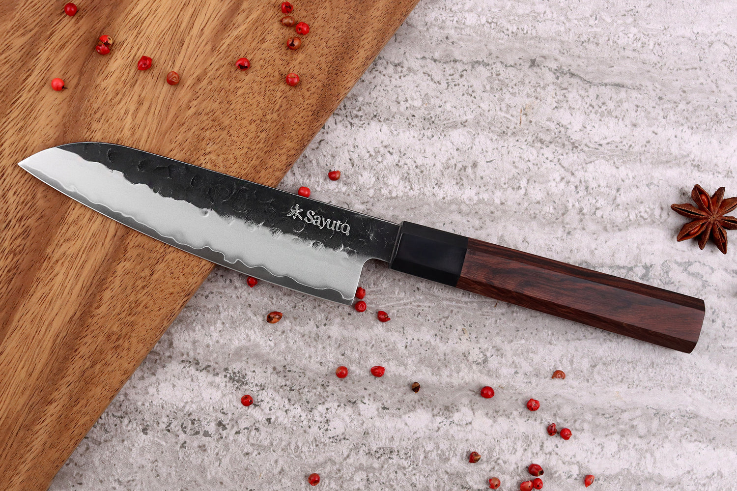 Couteau santoku Sayuto Séquoia San Mai martelé 13,5cm
