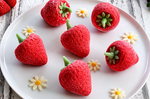 Moule pâtissier 5 fraises 3D Silikomart en silicone blanc