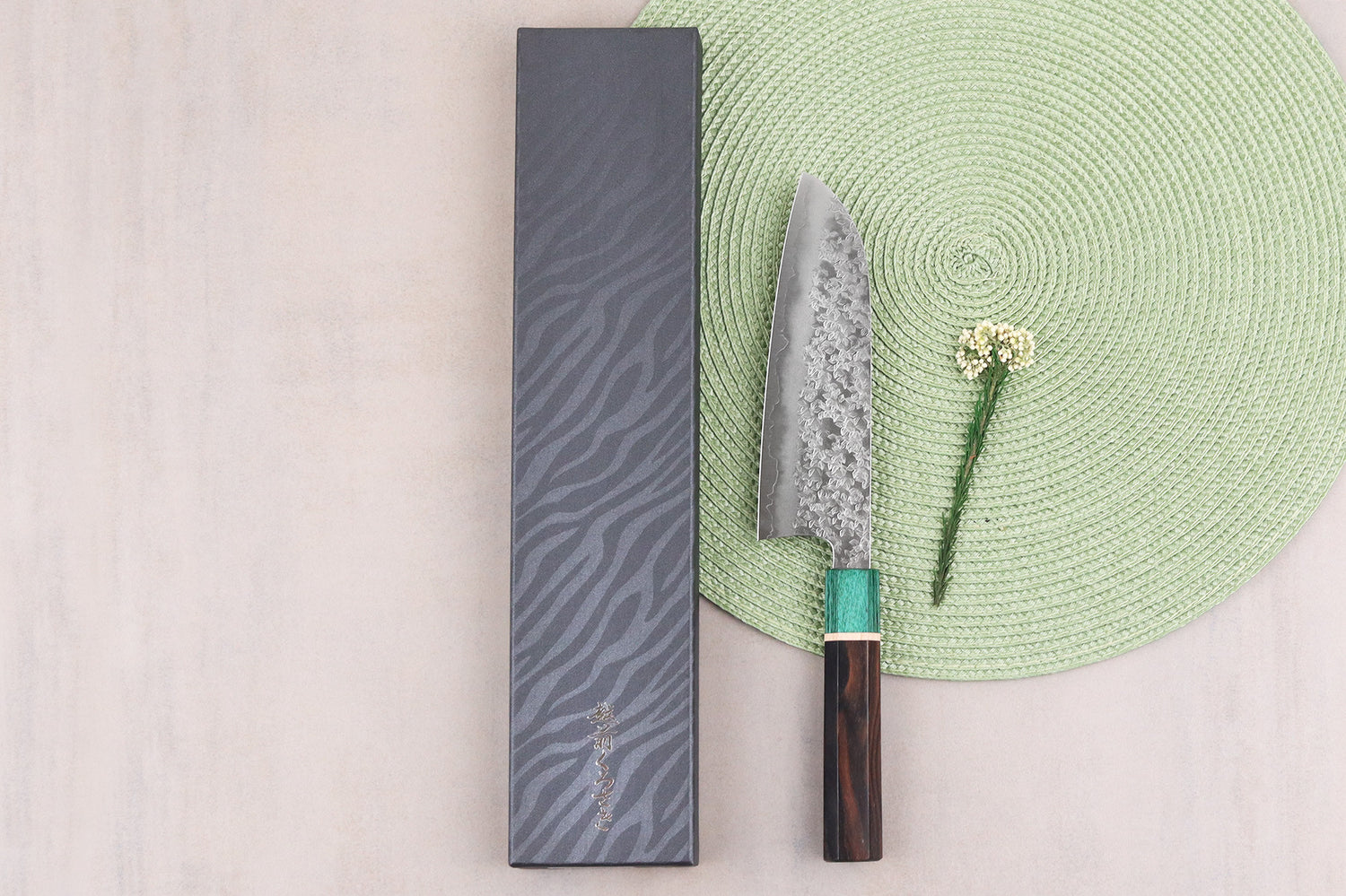 Couteau santoku 16,5cm japonais artisanal Makoto Kurosaki Samidorizuki SGStrix