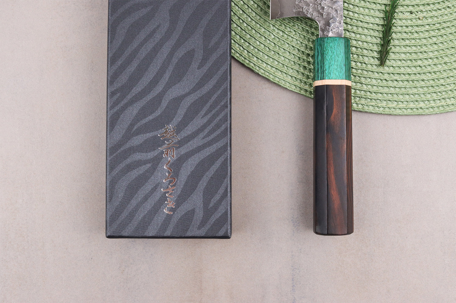 Couteau santoku 16,5cm japonais artisanal Makoto Kurosaki Samidorizuki SGStrix