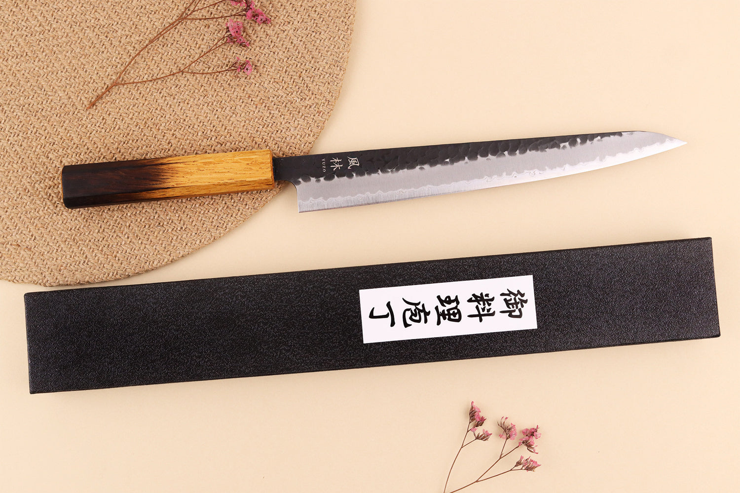 Couteau sujihiki 24cm japonais artisanal Yuzo Black AS chêne brûlé
