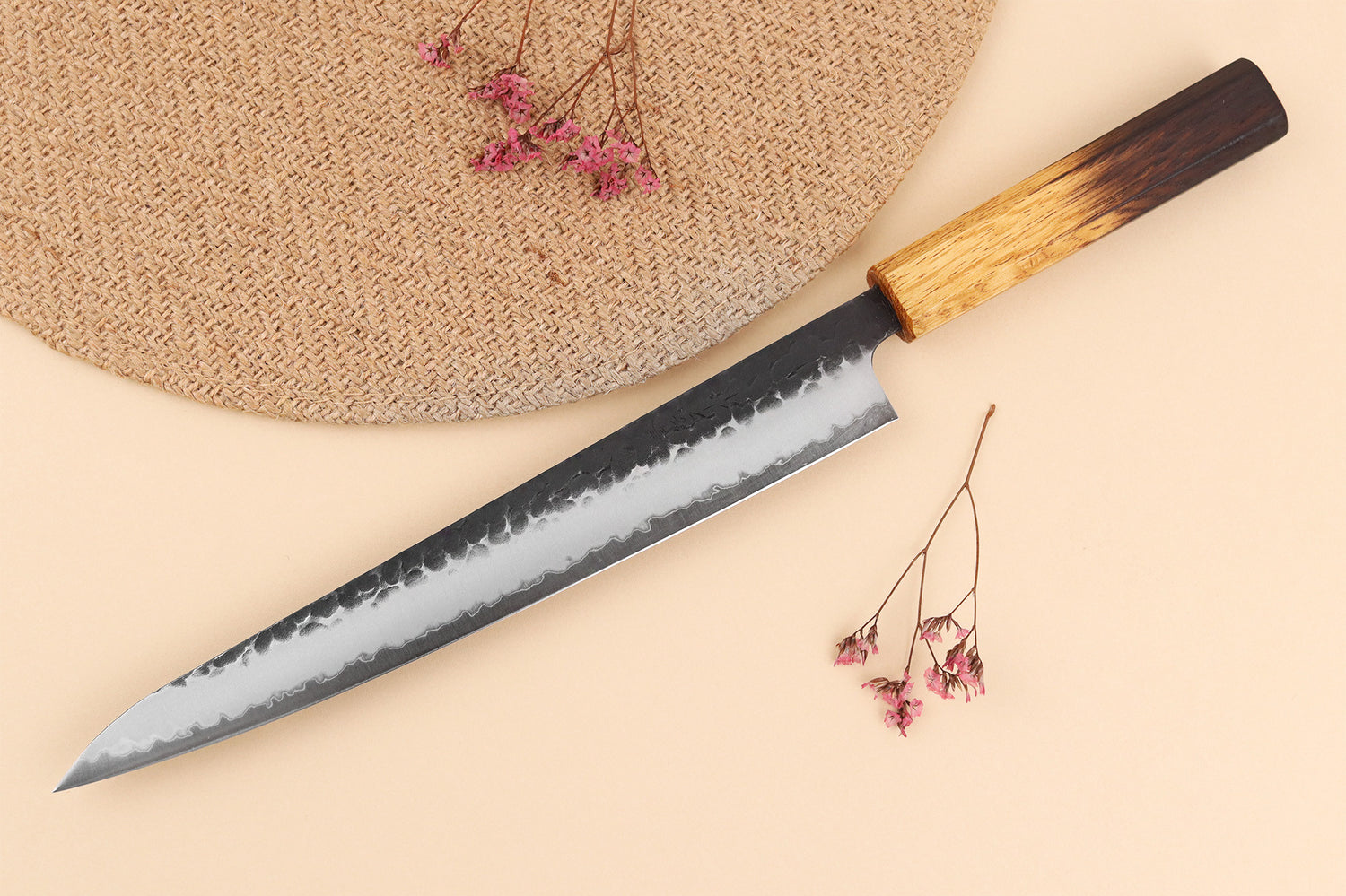 Couteau sujihiki 24cm japonais artisanal Yuzo Black AS chêne brûlé