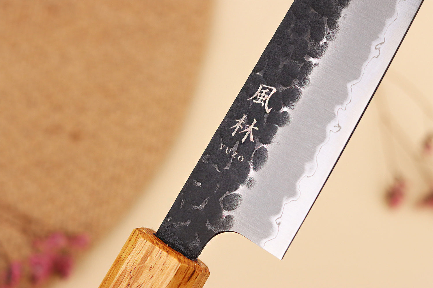 Couteau sujihiki 24cm japonais artisanal Yuzo Black AS chêne brûlé
