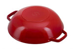 Wok Staub 30cm cerise en fonte émaillée avec couvercle en verre et grille en inox