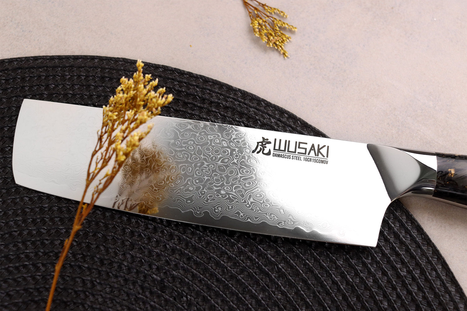 Couteau nakiri Wusaki Sakin Damas 10Cr 17cm manche en fibre de carbone et feuille d'or
