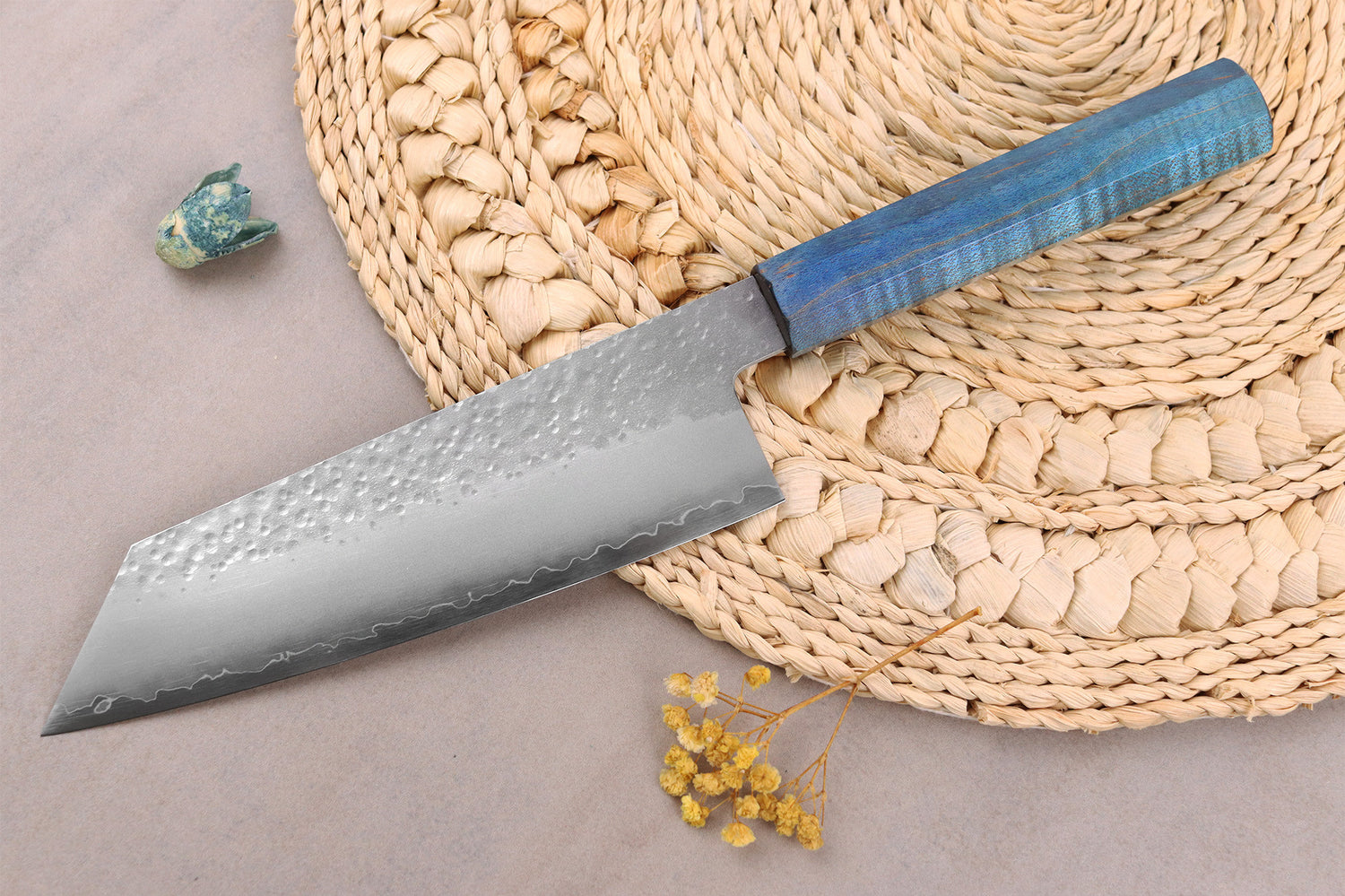 Couteau bunka 17cm japonais artisanal Hado Shiosai VG10 manche bleu