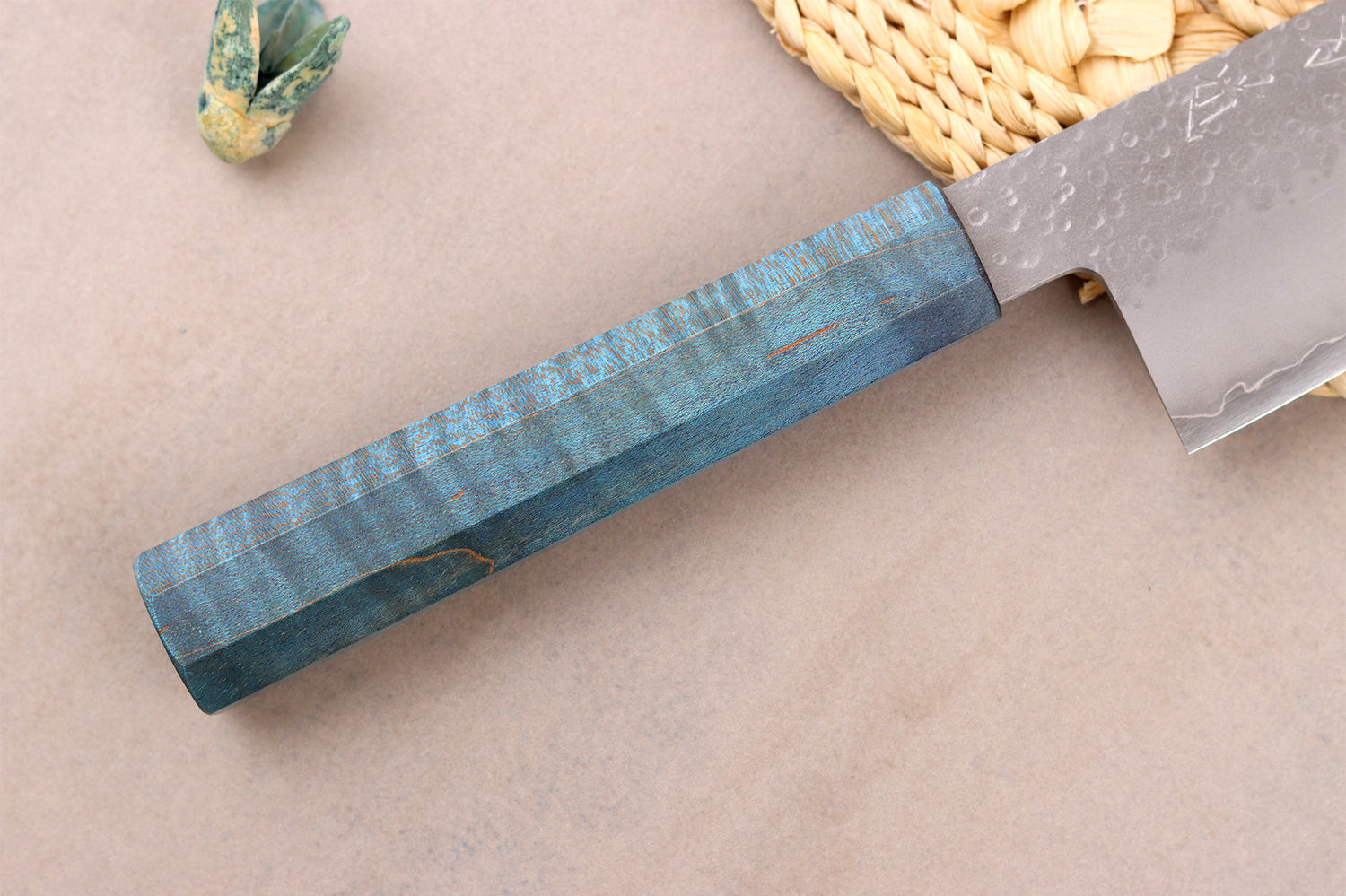 Couteau bunka 17cm japonais artisanal Hado Shiosai VG10 manche bleu